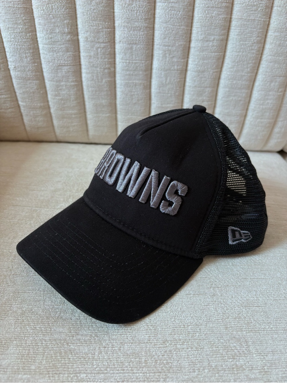 New Era x Alpha Industries NFL Cleveland Browns 9FORTY Trucker Hat Snapback OSFM